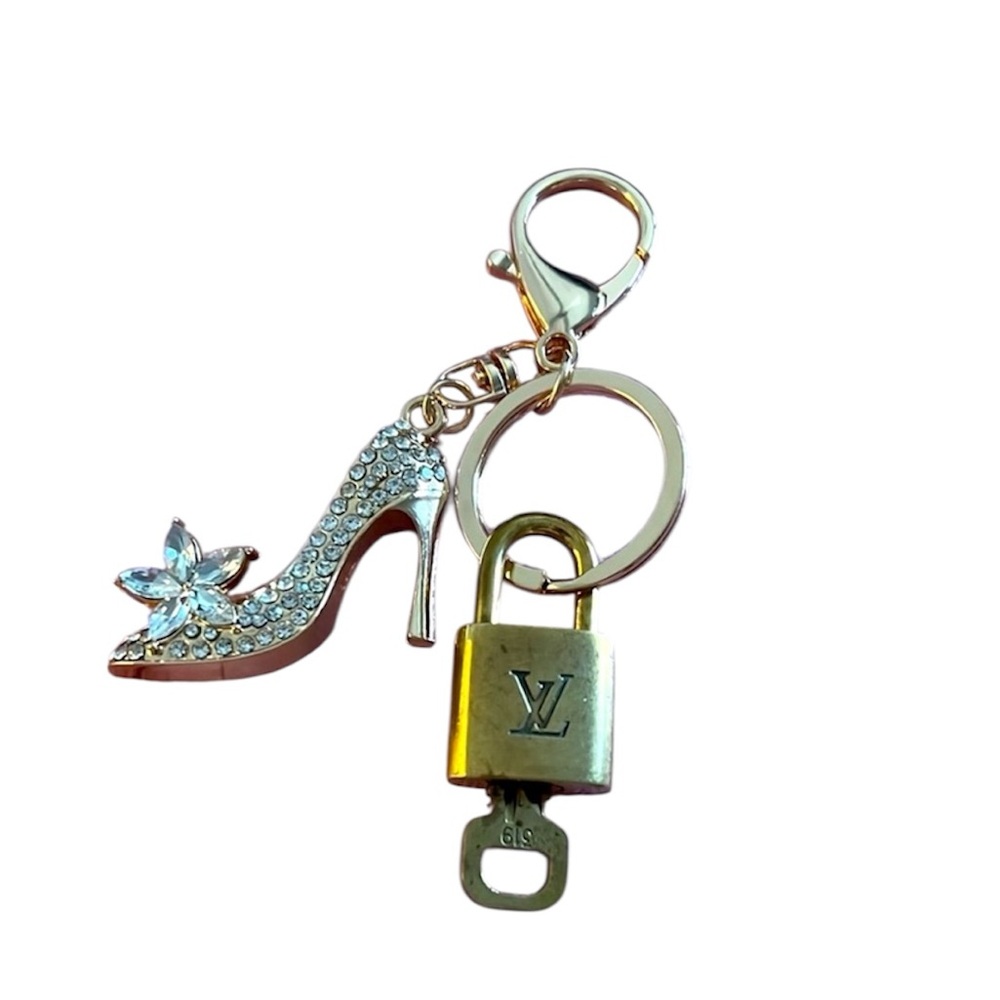 Authentic Louis Vuitton Lock & Key #319 w/ Bag Charm Keychain